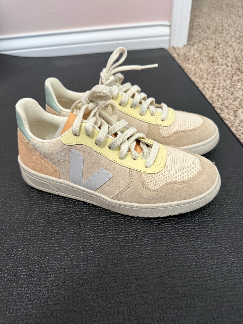 Veja Women’s Sneakers 36